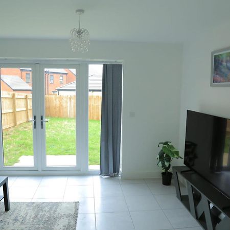 Beautiful New Family Home Leeds  Exterior photo