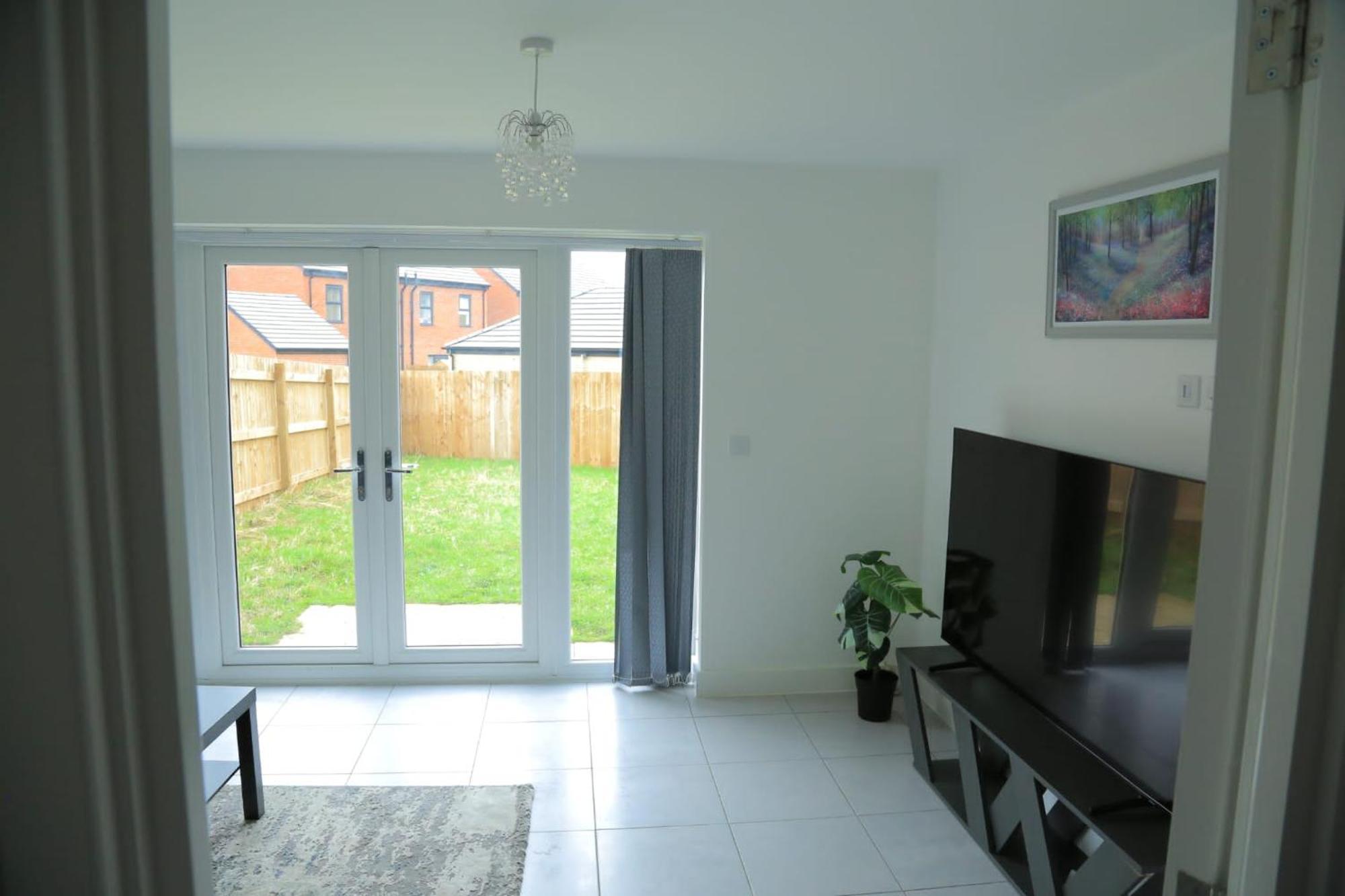Beautiful New Family Home Leeds  Exterior photo